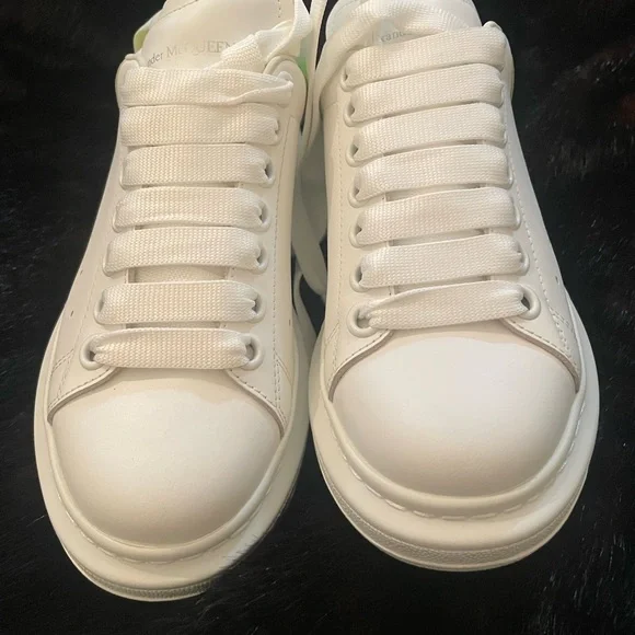 McQueen Oversized Women’s Sneaker 💚🤍